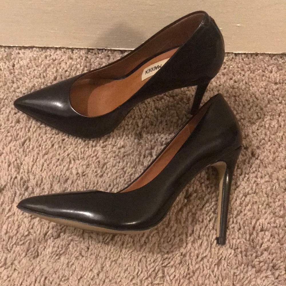 Steve Madden Black Proto Pumps